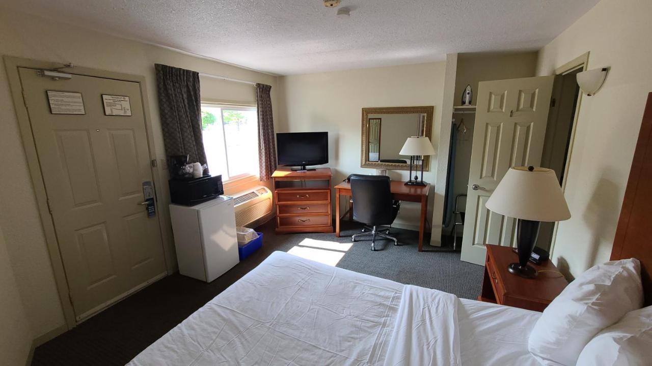 Travelodge By Wyndham Gananoque Eksteriør billede